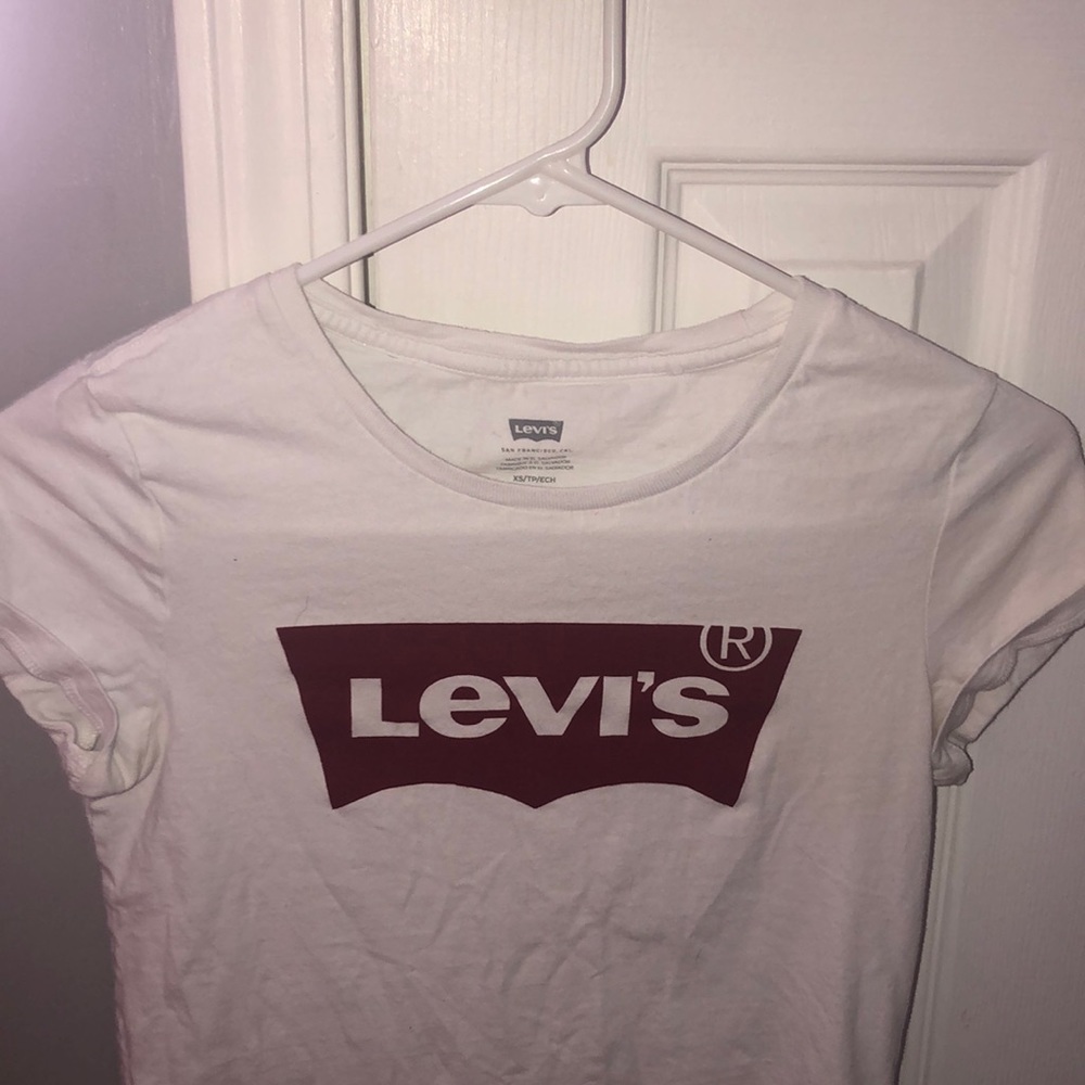 White Levi’s Logo Tshirt